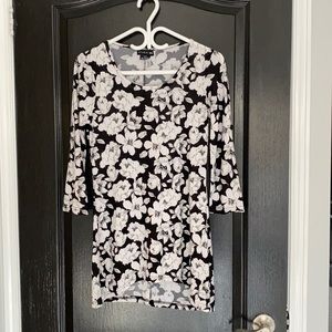 Floral print, great  with leggings.